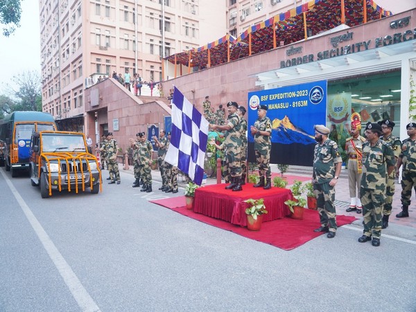 BSF's 18-member team embarks on world's 8th highest peak Mt Manaslu at 8,163 mtr height in Nepal (Photo/ANI)