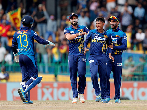 Team Sri Lanka with Dunith Wellalage in middle (Photo: ICC/ Twitter)