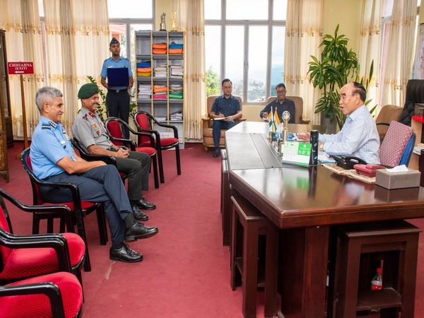 Air Marshal SP Dharkar calls on Mizoram Chief Minister Zoramthanga. (Photo/ANI)