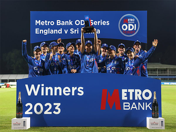 England team celebrating with the trophy. (Photo- England Cricket Twitter)