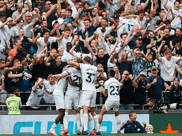 Tottenham Hotspurs players celebrating. (Photo- Tottenham Hotspurs Twitter)