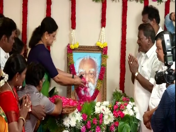 VK Sasikala pays tribute to Periyar on his birth anniversary. (Photo/ANI)