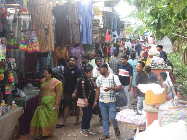 People rush to make last-minute purchases in Panaji for Ganesh Chaturthi (Image/ANI)