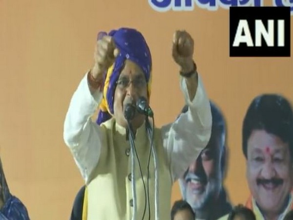 Madhya Pradesh Chief Minister Shivraj Singh Chouhan at Jan Ashirwad Yatra in Vidisha (Photo/ANI)