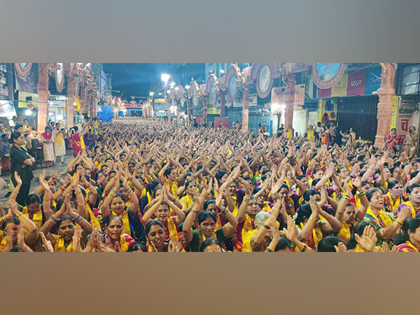 Women recite prayers at Dagadusheth Halwai Ganapati Temple (Photo/ANI)