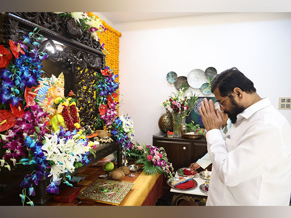 CM Shinde visits Raj Thackeray's residence on Ganesh Chaturthi (Source/X)