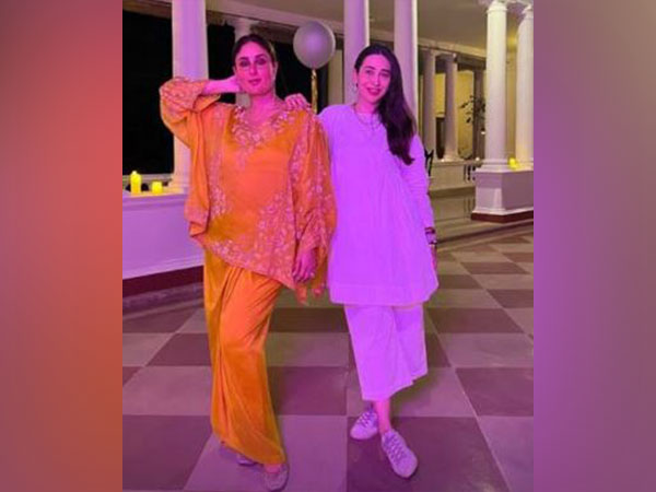 Kareena Kapoor Khan with Karisma Kapoor (Image Source: Instagram)