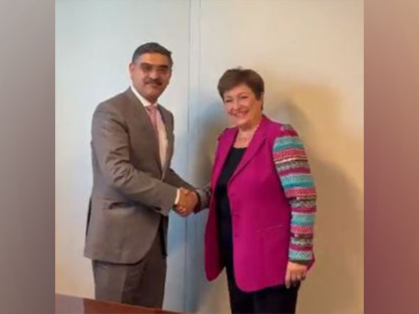 Pakistan Caretaker PM with IMF chief (Photo/ credit: @anwaar_kakar)