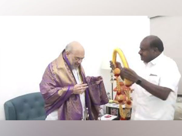 HD Kumaraswamy with Home Minister Amit Shah (Photo/ANI)