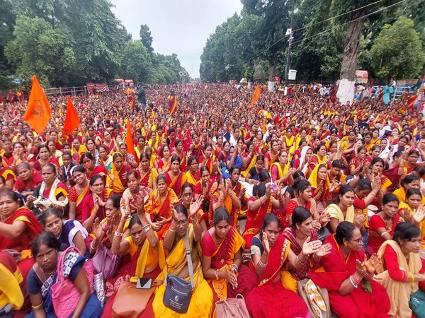 Anganwadi workers staging demonstration (Photo/ANI)