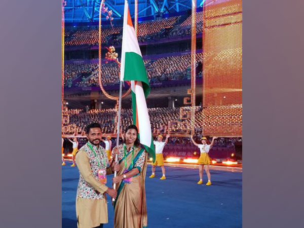Indian contingent flag bearers Harmanpreet Singh and Lovlina Borgohain. (Photo- Team India Twitter)
