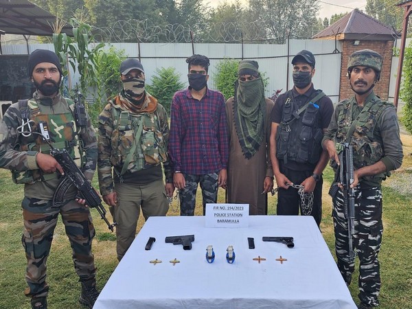 Police arrests 2 terrorists in Baramulla (Photo/ANI)
