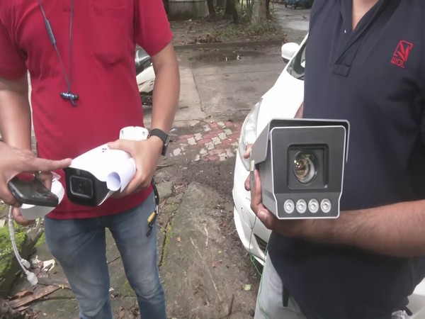 CCTV cameras being installed at Jadavpur University main gates (Photo/ANI)