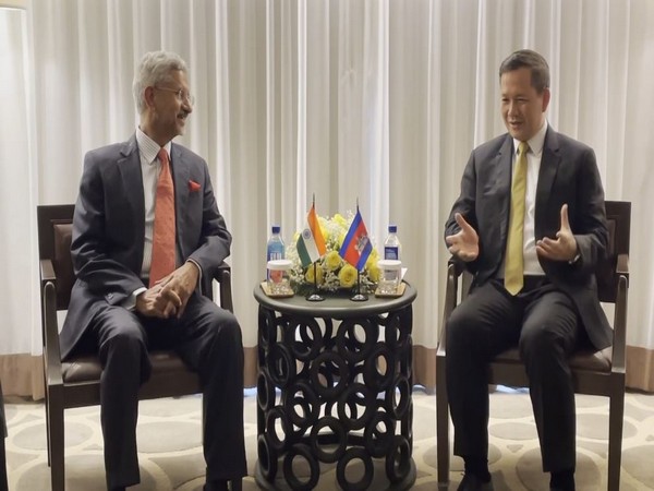 External Affairs Minister S Jaishankar, Cambodia's Prime Minister Samdech Moha Borvor Thipadei Manet Hun (Photo/ANI)