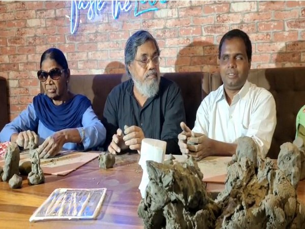 Art workshop 'Jol Chabi' held to recognise blind artists in Kolkata. (Photo/ANI)