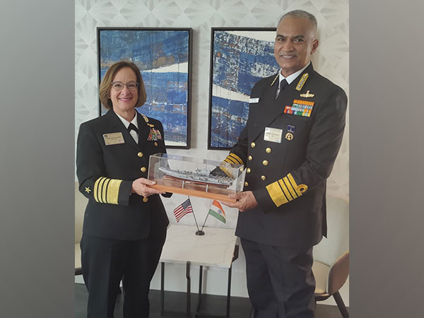 Chief of the Naval Staff Admiral R Hari Kumar with US Chief of Naval Operations Admiral Lisa Franchetti (Photo Credits: X/@indiannavy)