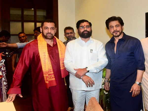 Shah Rukh Khan, Salman Khan with  Maharashtra CM Eknath Shinde (Image source: Instagram)