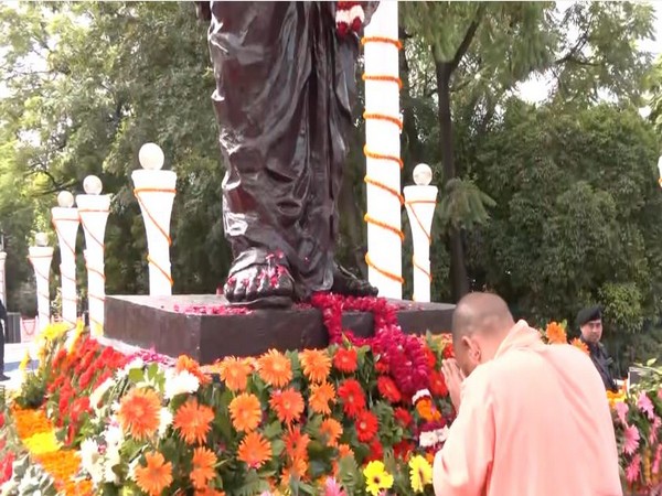 Chief Minister Yogi Adityanath pays tribute to Deendayal Upadhyaya (Image/ANI)