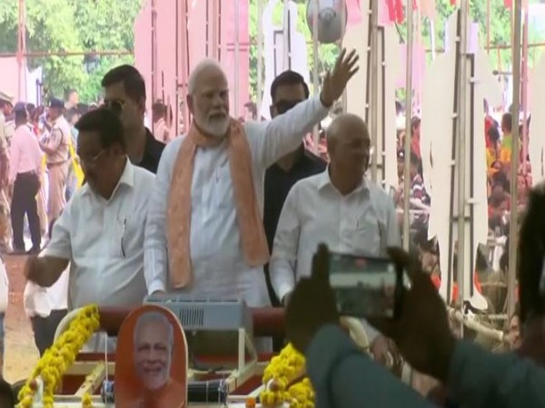 PM Modi holds roadshow in Gujarat's Vadodara (Photo/ANI)