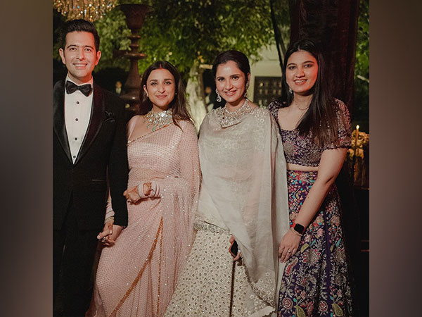 Sania Mirza, Anam Mirza with Raghav Chadha and Parineeti Chopra (Image source: Instagram)