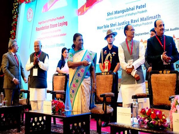 President Droupadi Murmu laying the foundation stone (Photo/DPR)