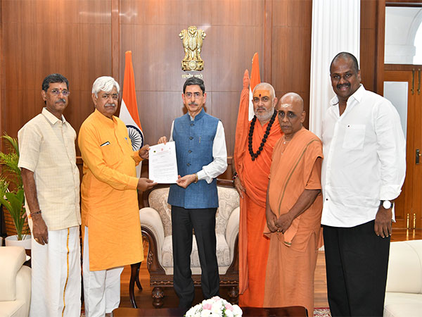 VHP Delegation with Tamil Nadu Governor RN Ravi (Photo/X@ @rajbhavan_tn) 