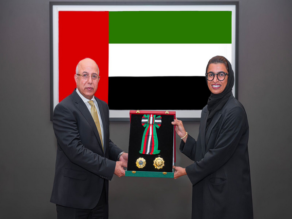 UAE President confers First Class Medal of Independence to Ambassador of Hungary (Source: WAM)