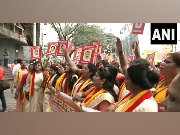 Karnataka Rakshana Vedike activists protest against state MPs (Photo/ANI)