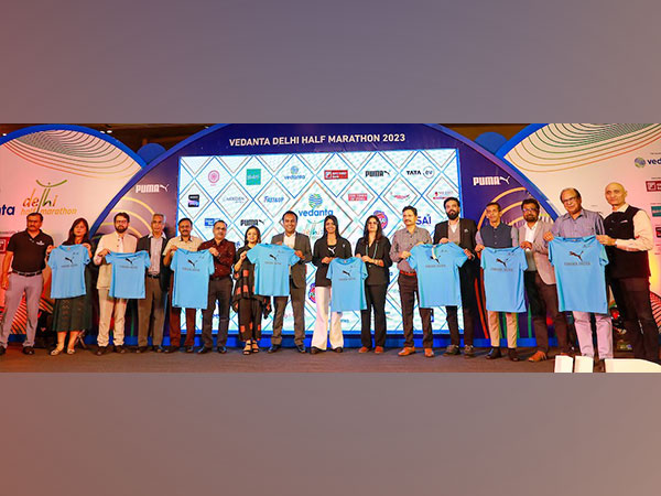 Harleen Deol (centre) at the event. (Photo- Delhi Half Marathon)
