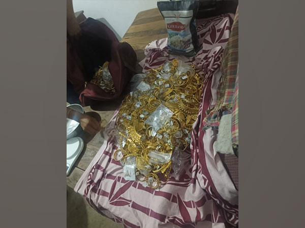 Stolen jwellery recovered (Photo/ANI)
