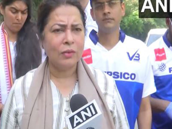 Union Minister Meenakashi Lekhi participated  in a cleanliness drive, near Jawaharlal Nehru Stadium (Photo/ANI)