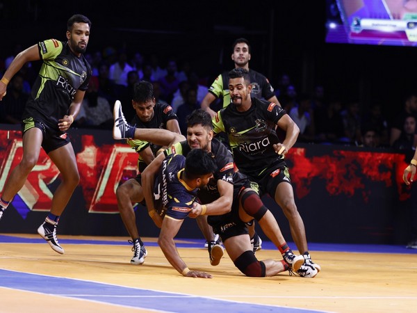  Jaipur Jaguars and Aravali Eagles team in action (Image: Real Kabaddi League) 