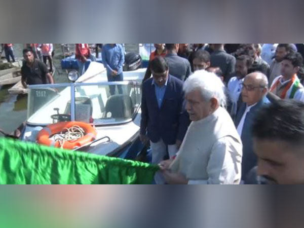 J-K LG Manoj Sinha flags off Dal Lake cleaning drive as part of 'Swachhata Hi Seva' campaign. (Photo/ANI) 