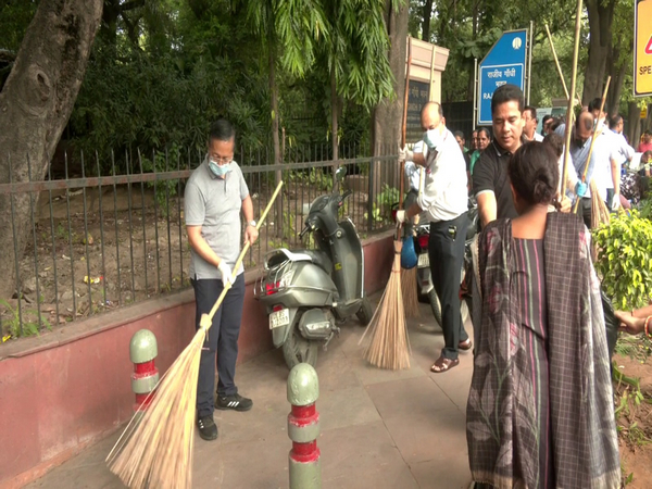 Swachhata Hi Seva (SHS) campaign at New Delhi (Photo/ANI)