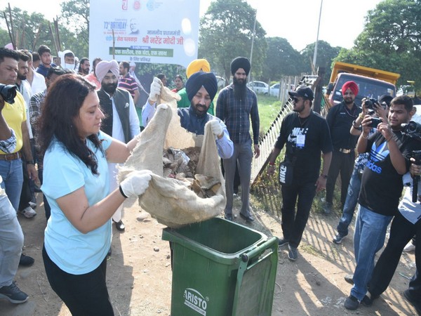 Cleanliness drive 'Shramdaan for Swachhata' by CWT (Photo credit/Chandigarh Welfare Trust)
