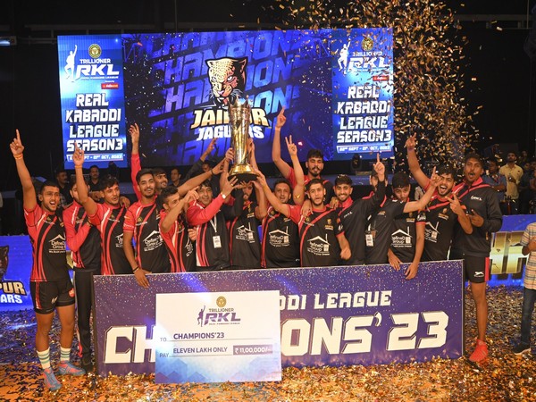 Jaipur Jaguars with the trophy. (Photo- Real Kabaddi League)