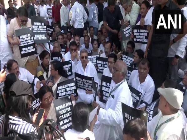 TMC protest at Rajghat (Images: ANI)