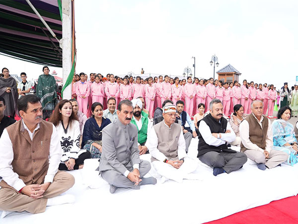 Himachal CM and Governor pay homage to Mahatma Gandhi and Late Shri Lal Bahadur Shastri (Photo/Sukhwinder Singh twitter)