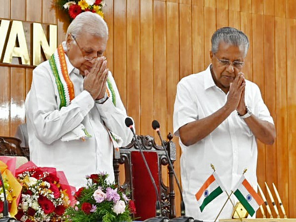 Kerala Governor Arif Mohammad Khan and CM Pinarayi Vijjayan (File Photo/ANI)