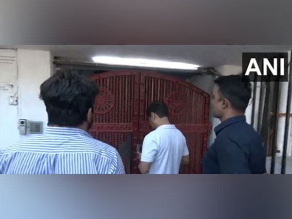 Delhi Police Special Cell Assistant Commissioner of Police Lalit Mohan Negi reached the NewsClick office (Photo/ANI)