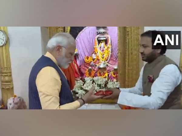 Prime Minister Narendra Modi offers prayers at Danteshwari Temple in Bastar (Photo/ANI)