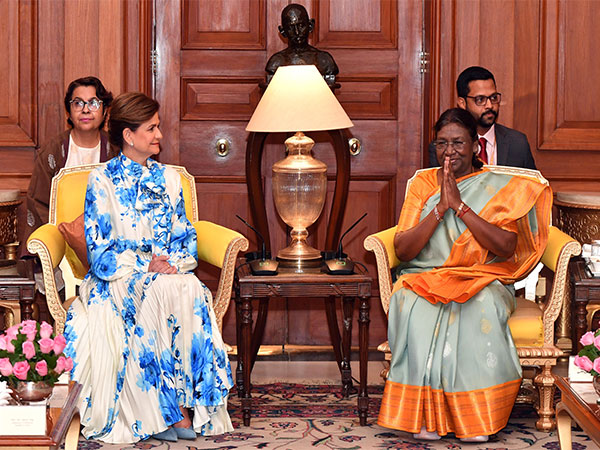 Vice President of the Dominican Republic, Raquel Pena Rodriguez with President Droupadi Murmu (Photo:X/@rashtrapatibhvn)