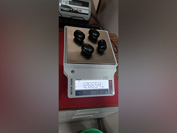 Gold seized from woman passenger at Cochin airport (Photo/ANI)