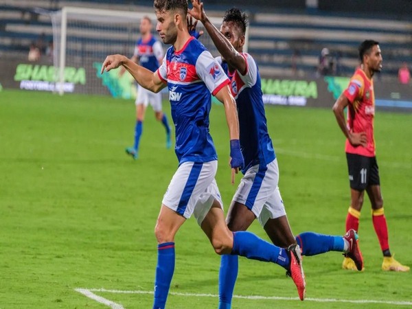  Bengaluru FC and  East Bengal FC team in action (Image: ISL) 