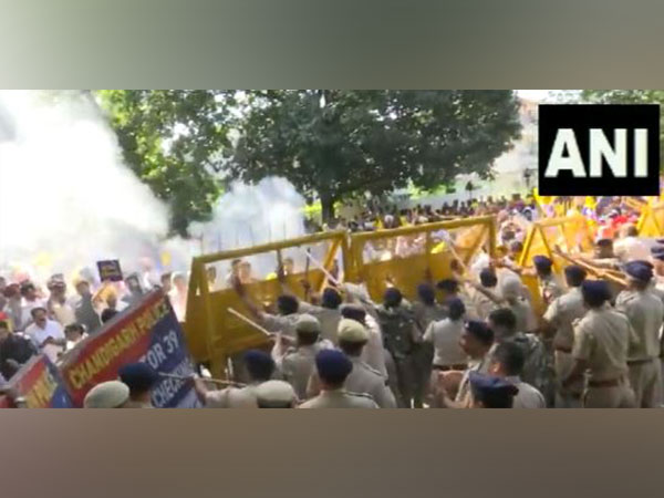 AAP workers trying to break through the barricades. (Photo/ANI)