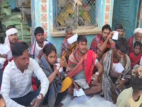 Villagers complain about lack of treatment for dengue (Photo/ANI)