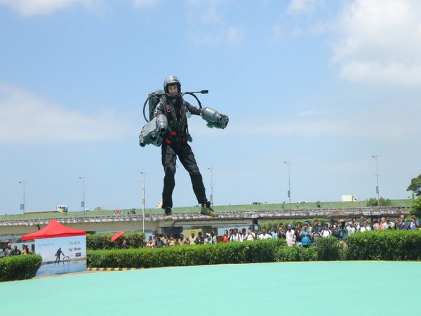 Man in jet suit takes to skies at Kochi event (Photo/Twitter: @KeralaGovernor)