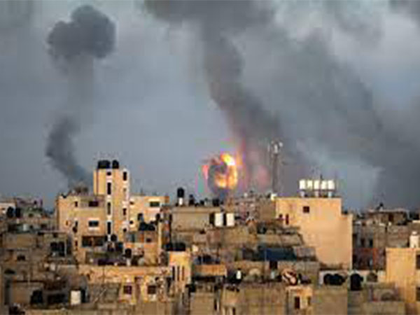 Palestinian rocket fire, Israeli strikes in Gaza run into second day (Photo Credits: Reuters)  