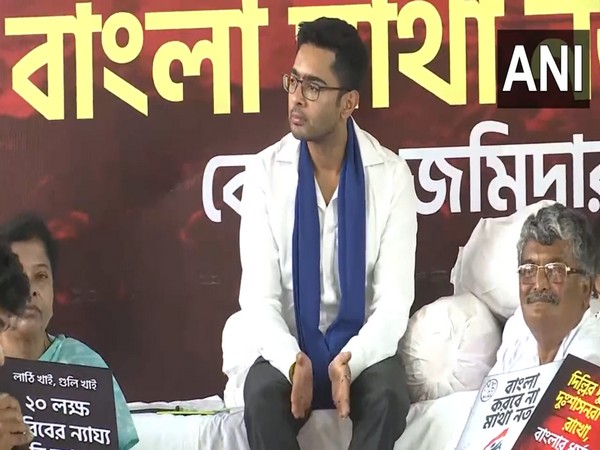 TMC protest in front of Raj Bhavan in Kolkata enters third day. (Photo/ANI)