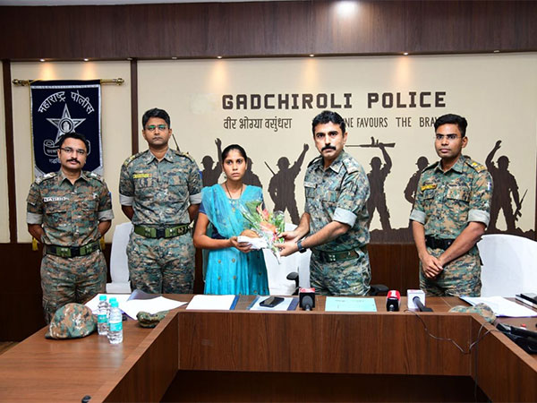 Women Naxal surrenders in Gadchiroli (Photo/ANI)
